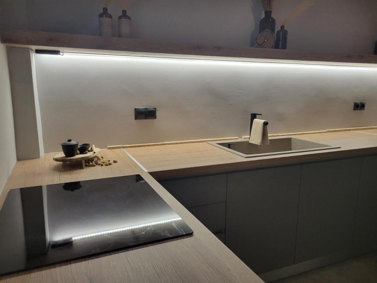 Tatami Zen Apartment เอเธนส์ ภายนอก รูปภาพ